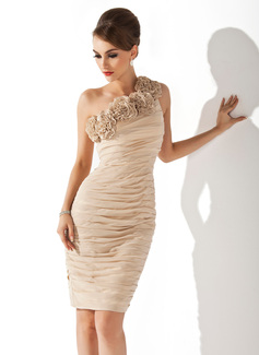 Linjeform En skuldret/asymmetrisk Knelengde Chiffon Cocktailkjoler med Frynse Blomst(er) (016008270)